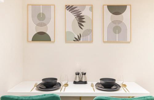 Seven Sisters Apartment | Stylish Gem Next Transport easy access Ctr London
