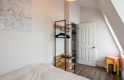 Homerton Apartment | Stylish Georgian loft 3beds in London
