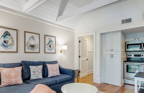 Kiawah Island Condo | Stylish Getaway with Lagoon Views, Free WiFi, & Easy Beach Access - Near Golf