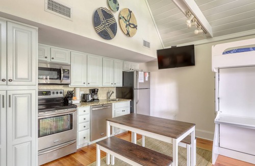 Kiawah Island Condo | Stylish Getaway with Lagoon Views, Free WiFi, & Easy Beach Access - Near Golf