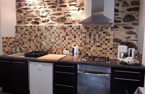 Boissezon Cottage | Stylish Gite in Picturesque Medieval Village - Ideal For Cyclists and Walkers