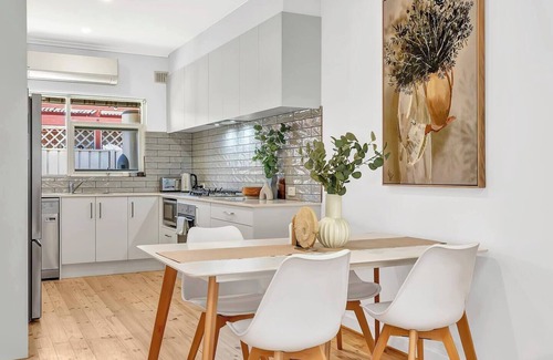 Glenelg East Apartment | Stylish Glenelg Stay with Alfresco and Comfort