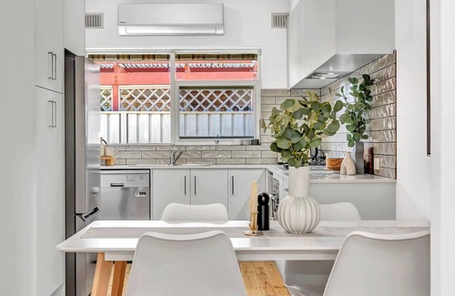 Glenelg East Apartment | Stylish Glenelg Stay with Alfresco and Comfort