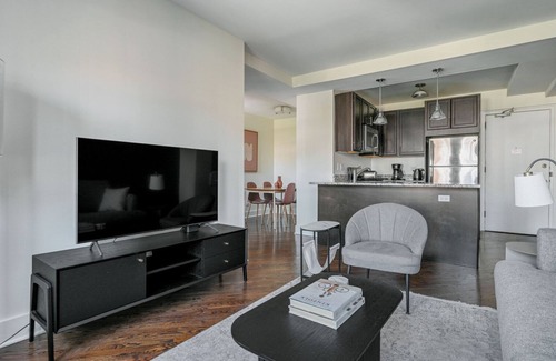 Gold Coast Apartment | Stylish Gold Coast 1BR w/Grills & Gym, nr Shops & Park, by Blueground
