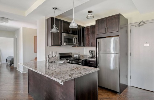 Gold Coast Apartment | Stylish Gold Coast 1BR w/Grills & Gym, nr Shops & Park, by Blueground