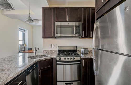 Gold Coast Apartment | Stylish Gold Coast 1BR w/Grills & Gym, nr Shops & Park, by Blueground