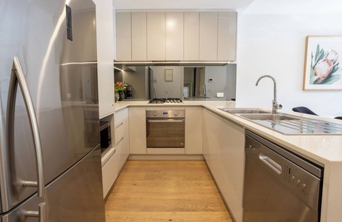 Heidelberg Apartment | Stylish Ground-floor stay near Austin Hospital - Walk to Cafes & Yarra Trails