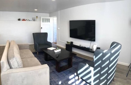 Ladera Heights House | Stylish Guesthouse in LA -S H3-LAD