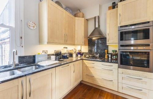 Gospel Oak Apartment | Stylish Hampstead Retreat by the Heath