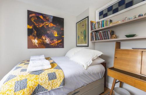 Gospel Oak Apartment | Stylish Hampstead Retreat by the Heath