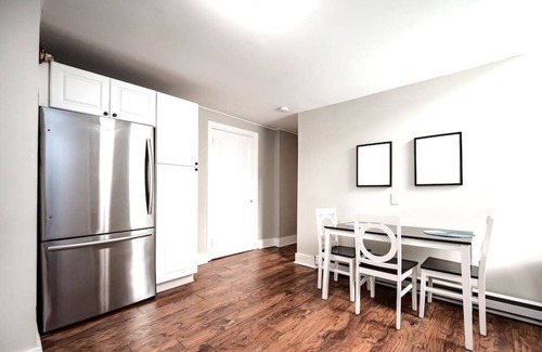 Wilmington Apartment | Stylish Historic Apartment - Queen Bed, Fast WiFi, Easy Parking!