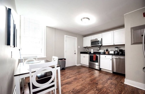 Wilmington Apartment | Stylish Historic Apartment - Queen Bed, Fast WiFi, Easy Parking!