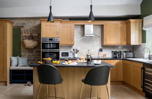 Stow-on-the-Wold Cottage | Stylish Holiday Apartment - Gisleburtus House