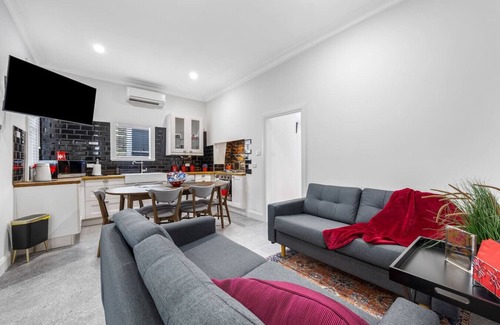 Ballarat House | Stylish Home 5min drive to Sovereign Hill & Lake