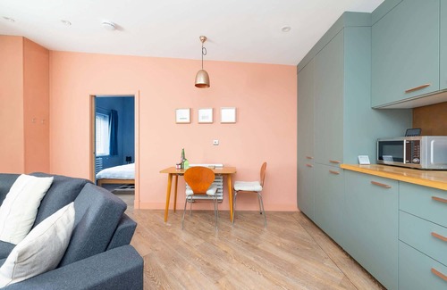 Inchbrook House | Stylish Home, Beautiful Views & Parking, Stroud
