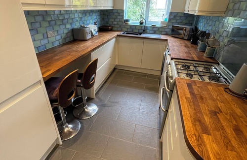 Brighton House | Stylish home with garden . Located near pubs, parks beach and town.