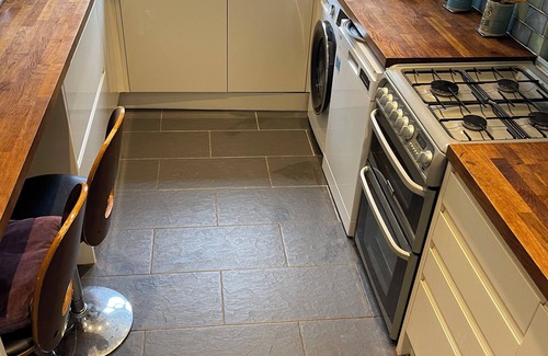 Brighton House | Stylish home with garden . Located near pubs, parks beach and town.