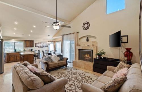 Paradise Valley Village House | Stylish Home in Scottsdale-HeatedPool and HotTub
