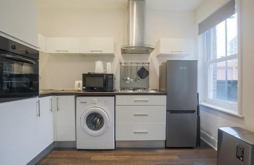 Coldharbour Apartment | Stylish Home - Ten Mins to Central London