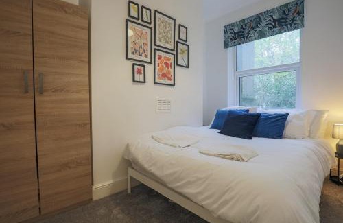 Coldharbour Apartment | Stylish Home - Ten Mins to Central London