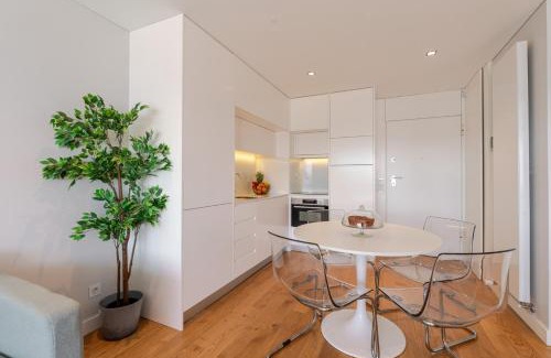 Campanha Apartment | Stylish Home with Balcony & Garage by HostWise