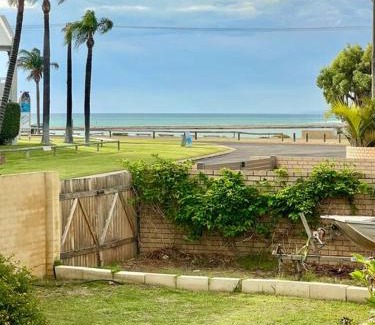 Kalbarri House | Stylish Home with Ocean Views in Town Centre