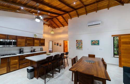 Samara House | Stylish House w/private pool/patio Casa Mila walking distance to beach and town
