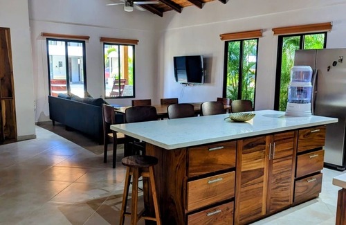 Samara House | Stylish House w/private pool/patio Casa Mila walking distance to beach and town