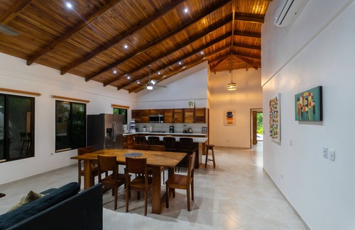 Samara House | Stylish House w/private pool/patio Casa Mila walking distance to beach and town