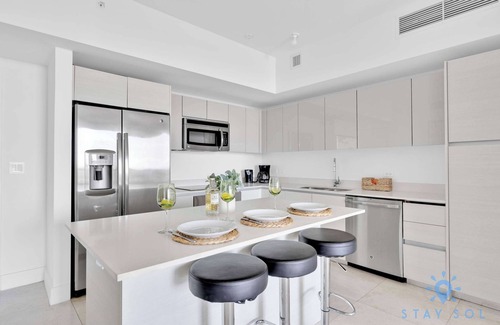 Hallandale Beach Apartment | Stylish - Incredible Views & Top Amenities