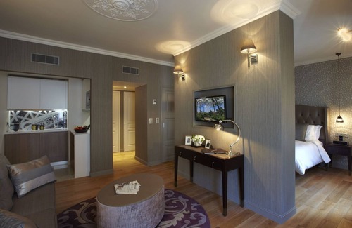 Saint-Germain-l'Auxerrois Apartment | Stylish Junior Suite Apartment In Louvre Paris