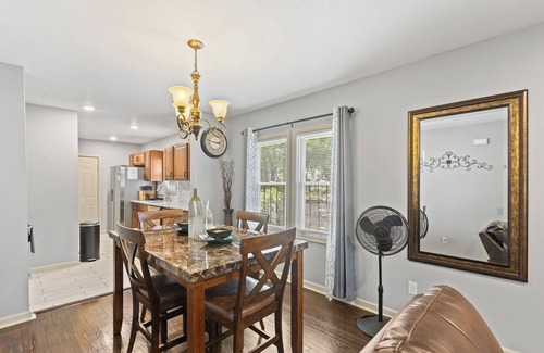 South Kansas City House | Stylish KC 2-BR Getaway — Quick Highway Access & Near Attractions