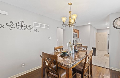 South Kansas City House | Stylish KC 2-BR Getaway — Quick Highway Access & Near Attractions