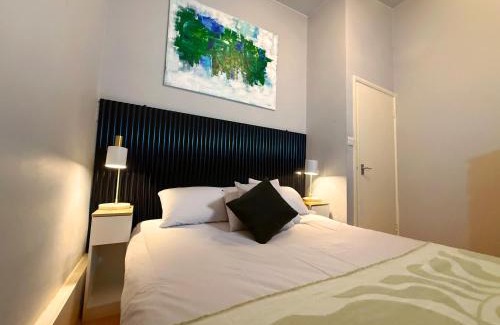 Kennington Apartment | Stylish Kennington apartment near tube with King Bed and garden