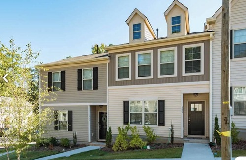 Southwest Raleigh House | Stylish King 3-Bed Townhome Minutes to Cary & NC State!