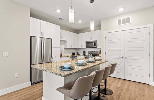 Southeast Orlando Apartment | Stylish King Apt, Close to Disney & Pet-Friendly