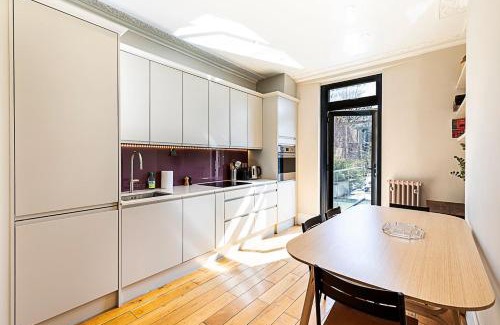 Kings Cross St. Pancras Apartment | Stylish Kings Cross Apartment with Garden