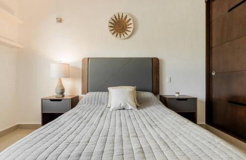 Zona Hotelera Villa | Stylish Lagoon front Villa by Casa Paraiso