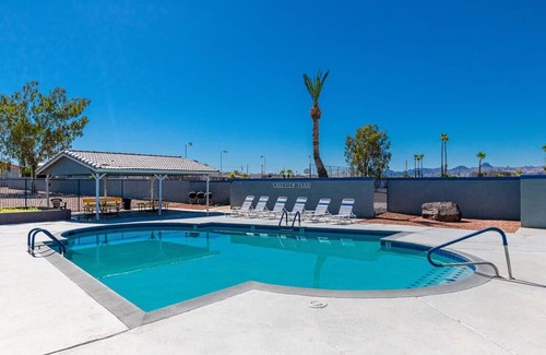 Lake Havasu City House | Stylish Lake Havasu Getaway – Steps to Windsor Beach & Boat Launch