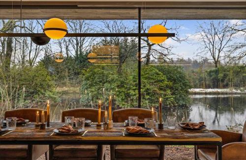 Stekene House | Stylish lakehouse in idyllic, private green scenery