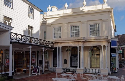 Royal Tunbridge Wells Apartment | Stylish large 1-Bed Apartment in Tunbridge Wells