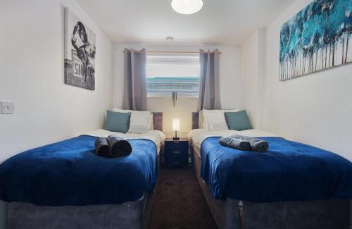 Leeds Apartment | Stylish Leeds City Centre 2BR - Free Parking - 2 Mins to First Direct Arena