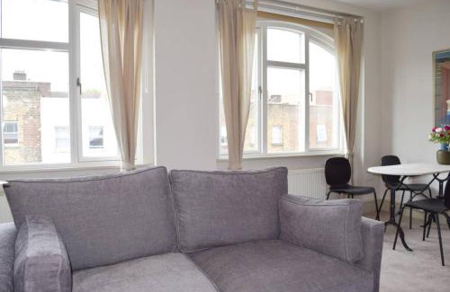 Hammersmith Apartment | Stylish light-filled 1 Bedroom Flat In Hammersmith