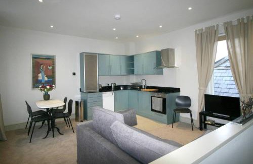 Hammersmith Apartment | Stylish light-filled 1 Bedroom Flat In Hammersmith
