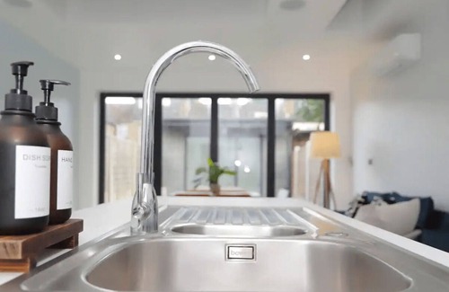 Lea Bridge Apartment | Stylish London Flat with Garden, Close to City