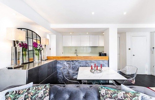 Riverside Apartment | Stylish London Flat with River Views & Top Location