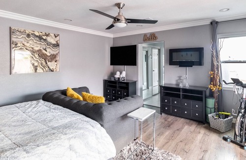 North Long Beach House | Stylish Long Beach Home W/Backyard Fire Pit