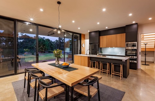 Eagle Bay House | STYLISH & LUXE CONTEMPORARY ESCAPE SURROUNDED BY GORGEOUS NATURAL BUSHLAND