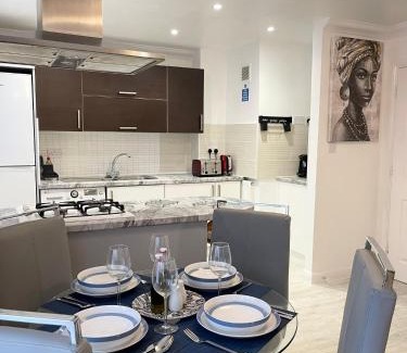 Alibon Apartment | Stylish Madison Apartment