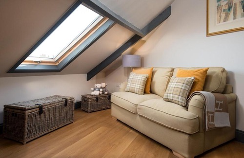 Tweedmouth Apartment | Stylish Maisonette with View
